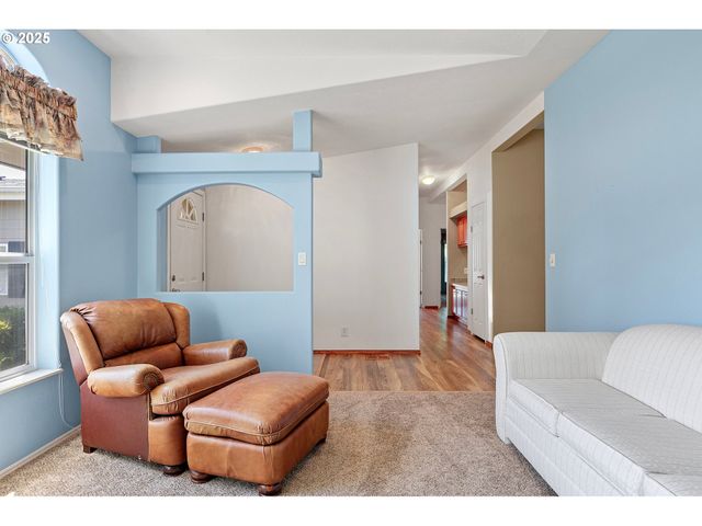3220 CRESCENT Ave 3, Eugene, OR 97408