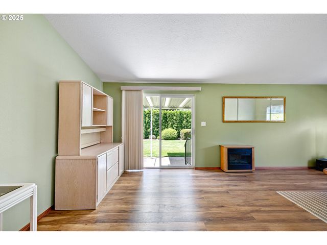 3220 CRESCENT Ave 3, Eugene, OR 97408