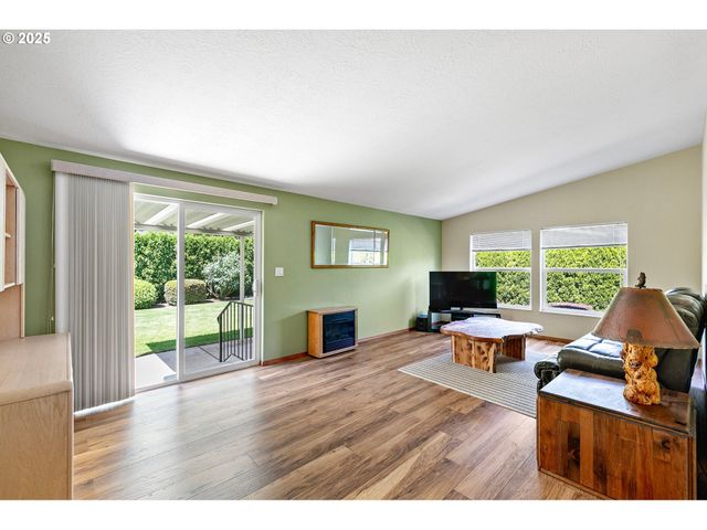 3220 CRESCENT Ave 3, Eugene, OR 97408
