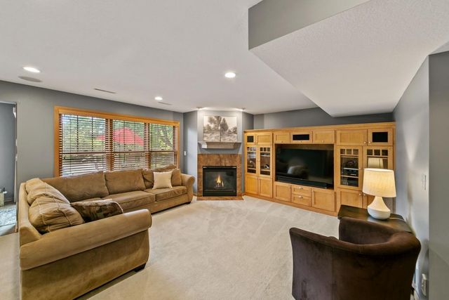 2297 Fieldstone Curve, Woodbury, MN 55129