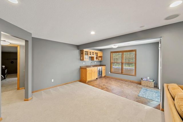 2297 Fieldstone Curve, Woodbury, MN 55129