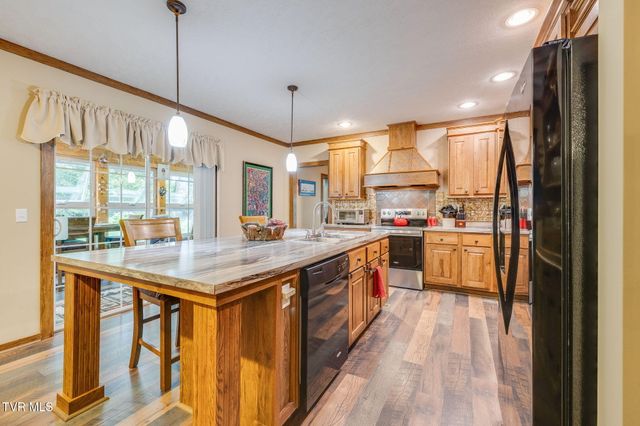488 Mcinturff Springs, Erwin, TN 37650