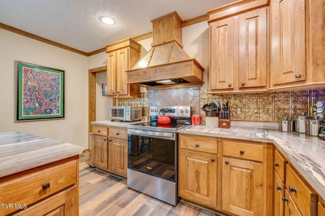488 Mcinturff Springs, Erwin, TN 37650