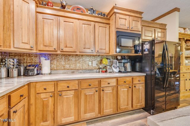 488 Mcinturff Springs, Erwin, TN 37650