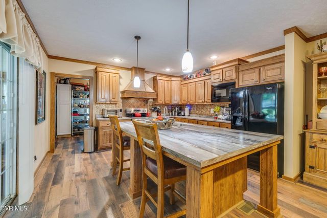 488 Mcinturff Springs, Erwin, TN 37650