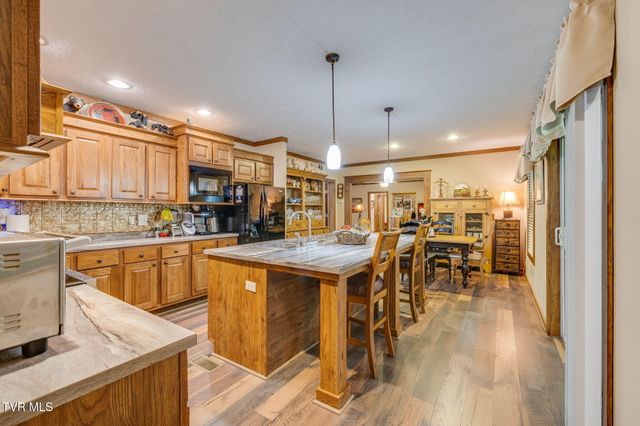 488 Mcinturff Springs, Erwin, TN 37650