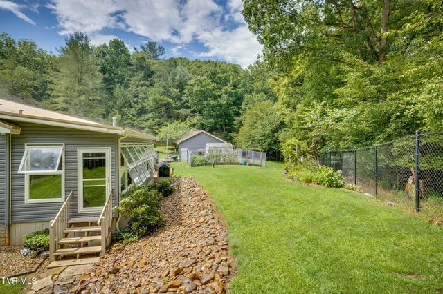 488 Mcinturff Springs, Erwin, TN 37650