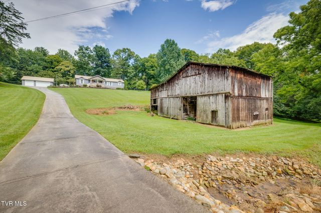 488 Mcinturff Springs, Erwin, TN 37650