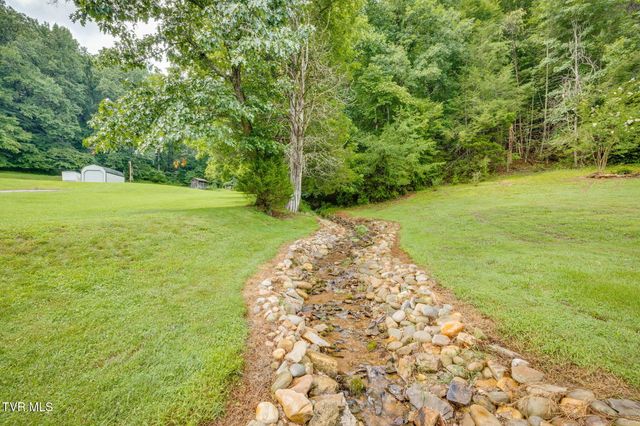 488 Mcinturff Springs, Erwin, TN 37650