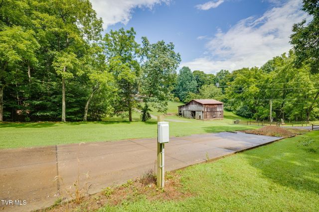 488 Mcinturff Springs, Erwin, TN 37650