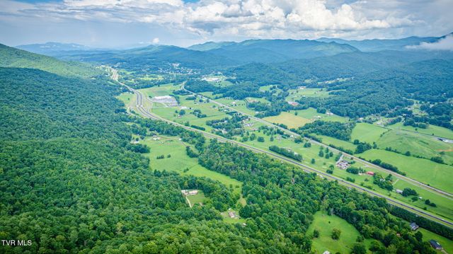 488 Mcinturff Springs, Erwin, TN 37650