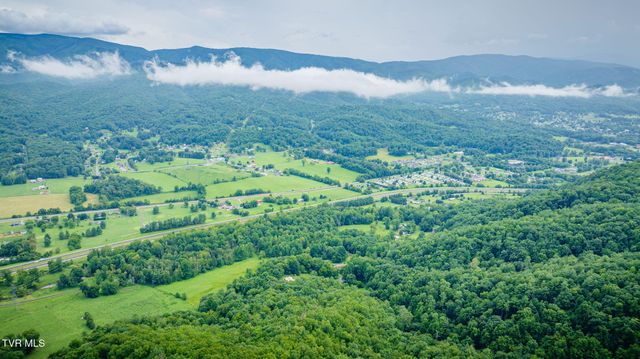 488 Mcinturff Springs, Erwin, TN 37650