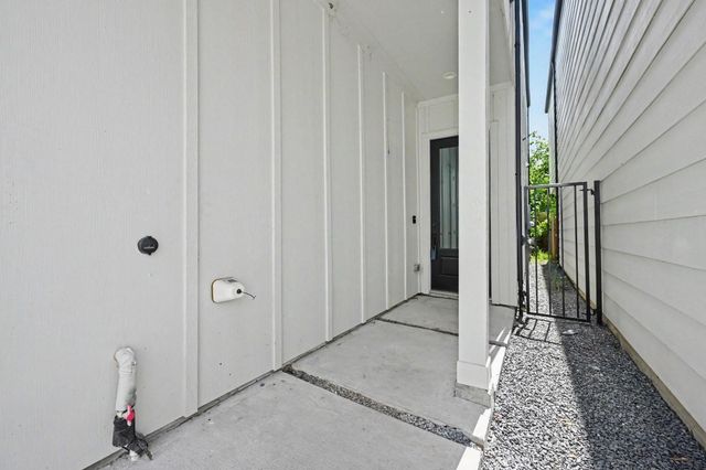 5734 White Magnolia Street, Houston, TX 77091