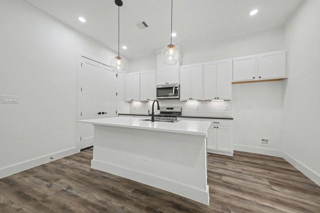 5734 White Magnolia Street, Houston, TX 77091