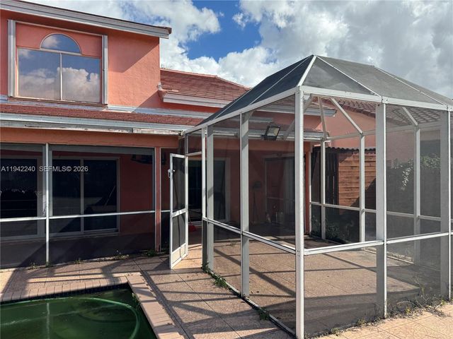 19720 NW 87th Pl, Hialeah, FL 33018