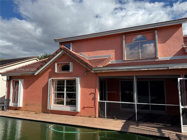 19720 NW 87th Pl, Hialeah, FL 33018