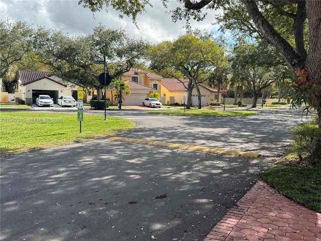 19720 NW 87th Pl, Hialeah, FL 33018