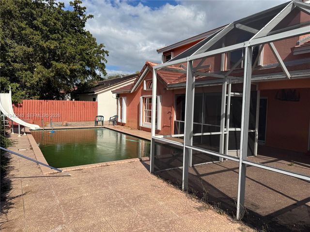 19720 NW 87th Pl, Hialeah, FL 33018