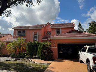 19720 NW 87th Pl, Hialeah, FL 33018