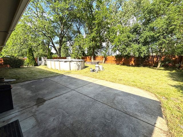 2S651 Ashley Drive, Glen Ellyn, IL 60137