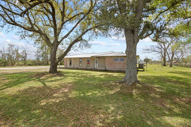19961 Englin Road, Winnie, TX 77665