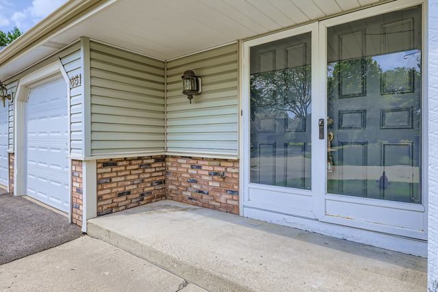 651 White Court, Gurnee, IL 60031