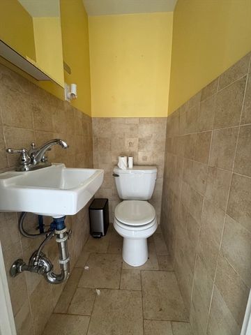 12 Pickwick, Marblehead, MA 01945