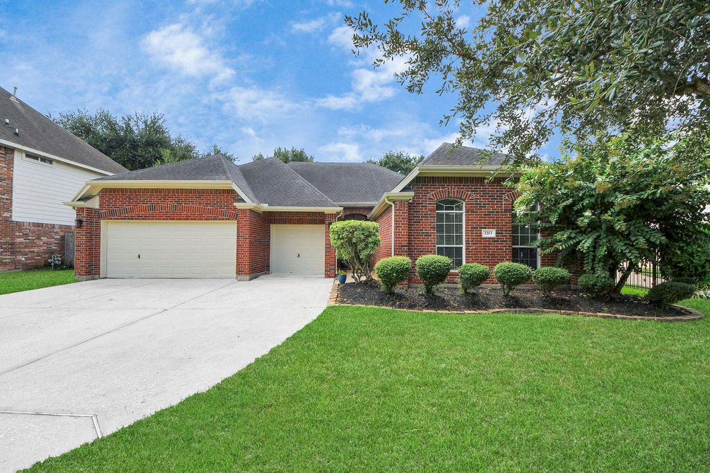2213 Scenic Shore Drive, Seabrook, TX 77586