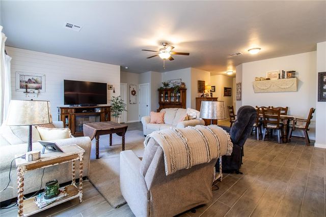 15961 Prairie Rose Drive, Mcloud, OK 74851