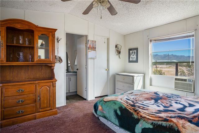 5202 W Brook Drive, Golden Valley, AZ 86413