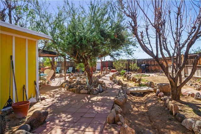 5202 W Brook Drive, Golden Valley, AZ 86413