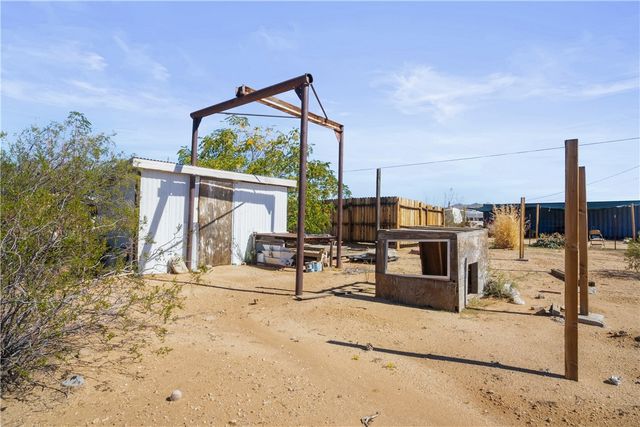 5202 W Brook Drive, Golden Valley, AZ 86413