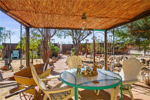 5202 W Brook Drive, Golden Valley, AZ 86413