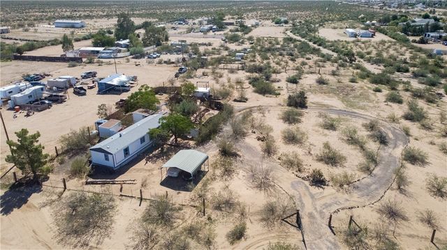 5202 W Brook Drive, Golden Valley, AZ 86413