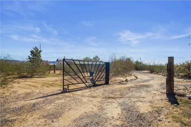 5202 W Brook Drive, Golden Valley, AZ 86413