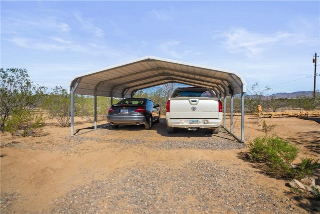 5202 W Brook Drive, Golden Valley, AZ 86413