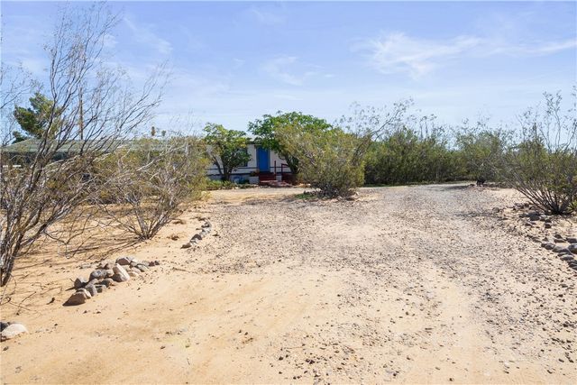 5202 W Brook Drive, Golden Valley, AZ 86413