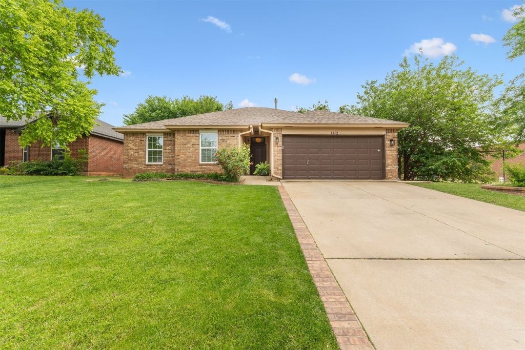 1712 De Vita Road, Edmond, OK 73003