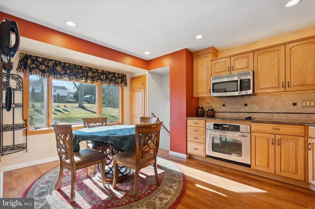 72 E HERON RD, Southampton, PA 18966