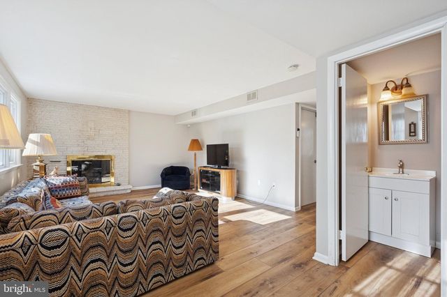 72 E HERON RD, Southampton, PA 18966