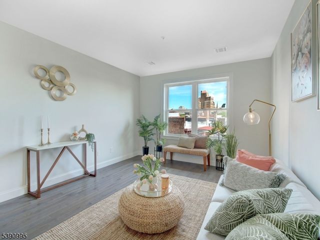 90 Clinton Ave 403, Newark City, NJ 07114