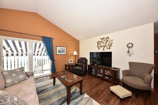 1875 Woodview CIRCLE, Port Washington, WI 53074