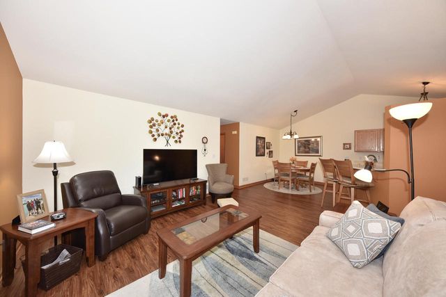 1875 Woodview CIRCLE, Port Washington, WI 53074