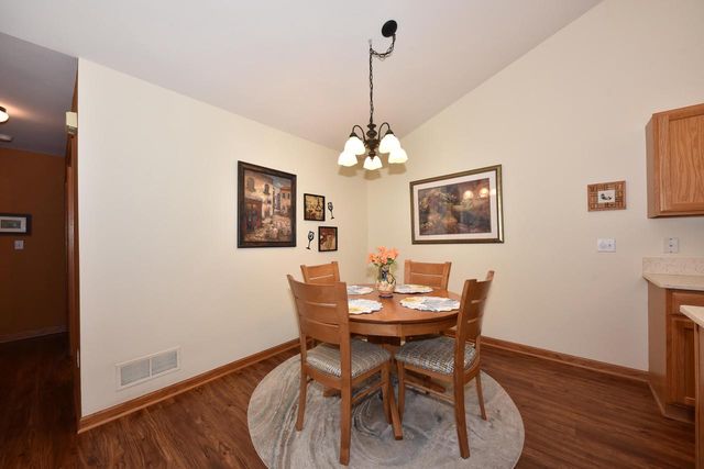 1875 Woodview CIRCLE, Port Washington, WI 53074