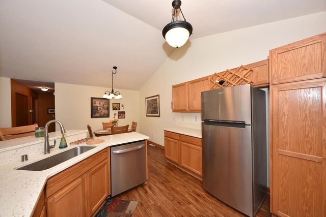 1875 Woodview CIRCLE, Port Washington, WI 53074