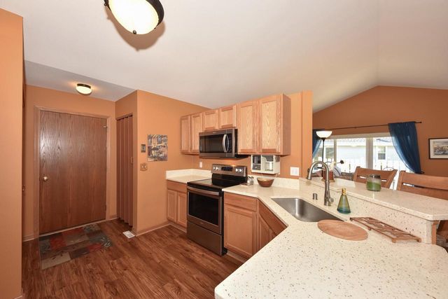 1875 Woodview CIRCLE, Port Washington, WI 53074