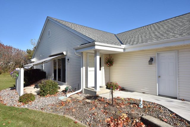 1875 Woodview CIRCLE, Port Washington, WI 53074