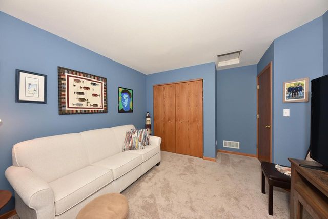 1875 Woodview CIRCLE, Port Washington, WI 53074