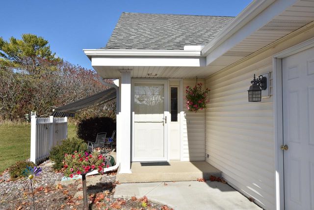 1875 Woodview CIRCLE, Port Washington, WI 53074