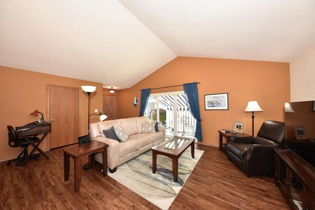 1875 Woodview CIRCLE, Port Washington, WI 53074